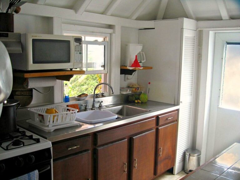 Iris Kitchen April 2016 2 good 770x578 1 768x576