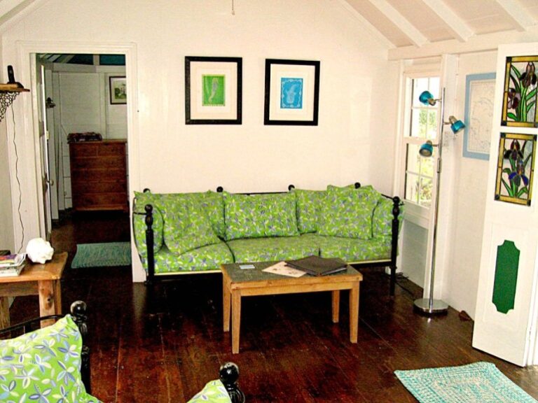 Iris Living Room Sofa 2 770x577 1 768x576