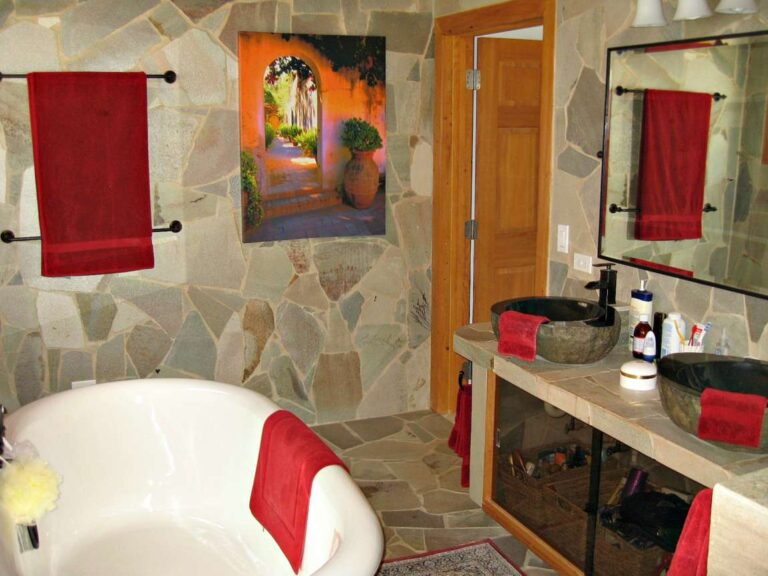 Champagne Cottage Master bath tub out door 2 768x576