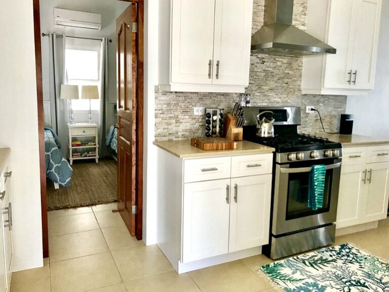 Cloudbreak Villa Kitchen 770 x 577 768x576