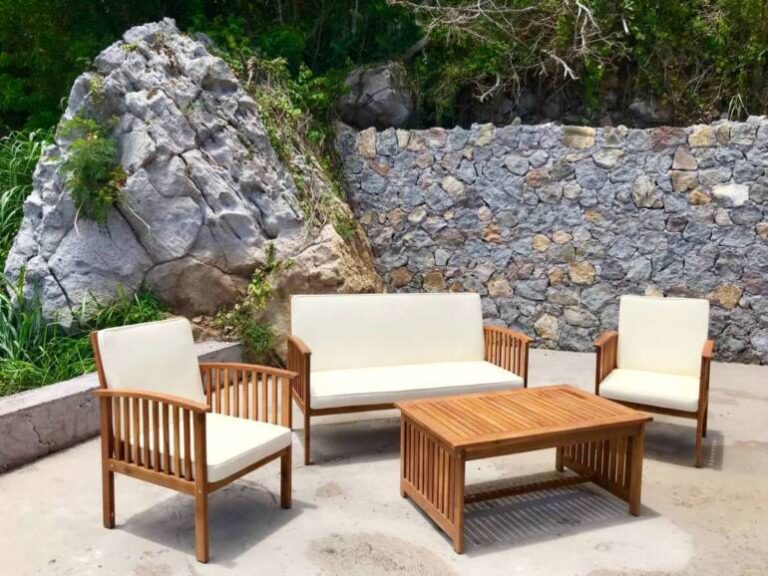 Cloudbreak Villa Upper Seating area 2 770x578 1 768x576