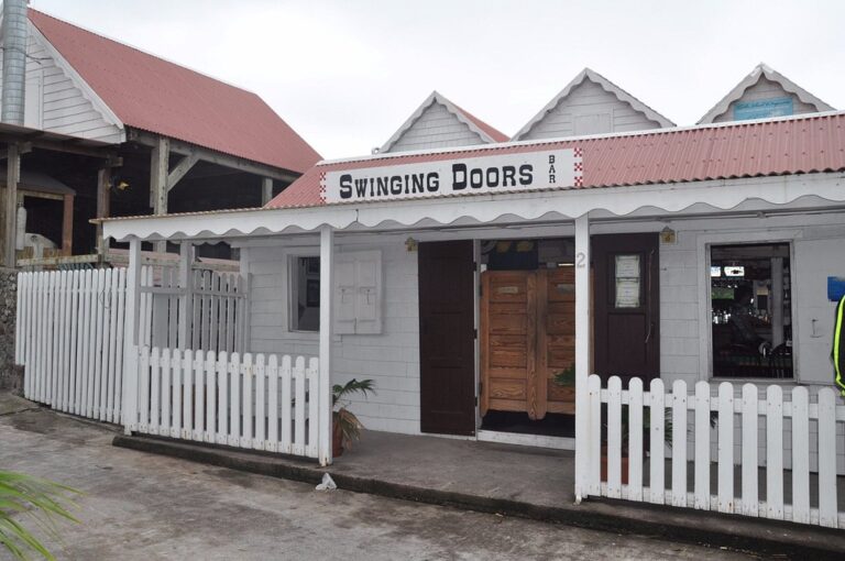 casual relaxed pub atmosphere 768x510